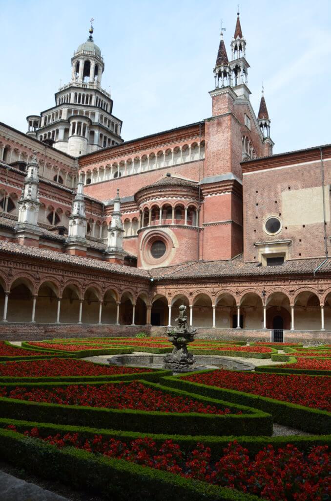 DSC 7614 678x1024 - パヴィア修道院の歴史とその静謐な空間を紹介（Certosa Di Pavia）
