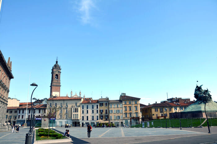 piazza comune - ミラノの近場の町モンツァに行こう