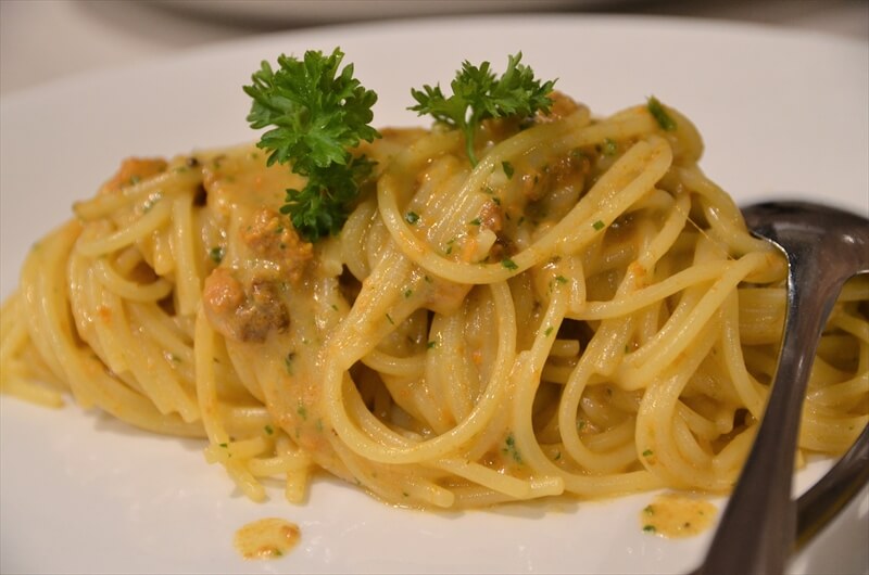 STK 3653 min R - ウニ、絶品の魚介を堪能。ミラノの老舗レストラン「AL GRISSINO」