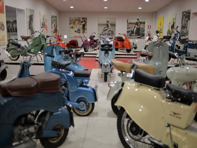 STK 7985 min R - ミラノ郊外にある珍しいスクーター博物館(museo scooter&lambretta)