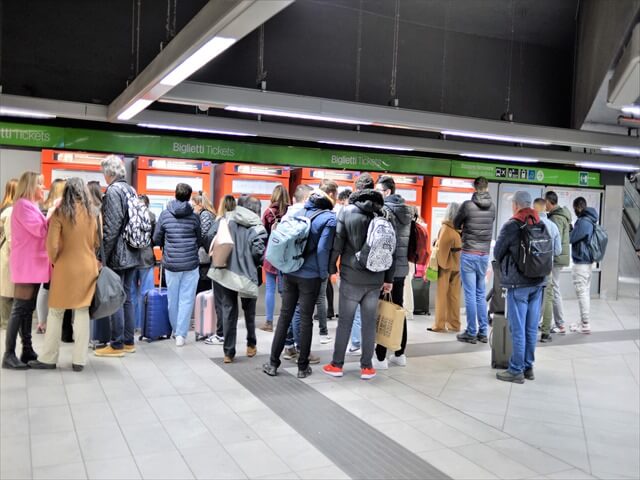 STK 3438 min R - ミラノ地下鉄（メトロ）の利用とチケットの購入方法