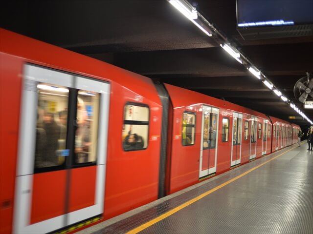 STK 3864 min R - ミラノ地下鉄（メトロ）の利用とチケットの購入方法