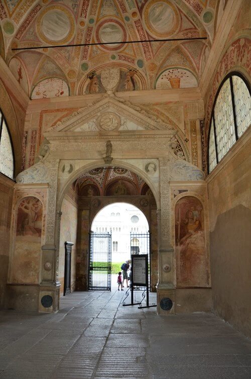 DSC 7497 min R - パヴィア修道院の歴史とその静謐な空間を紹介（Certosa Di Pavia）