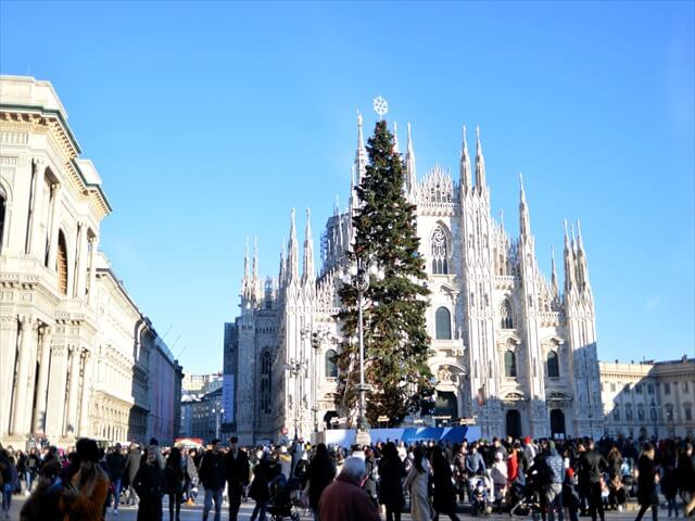 STK 6309 min R - 2023年ミラノのクリスマスツリー