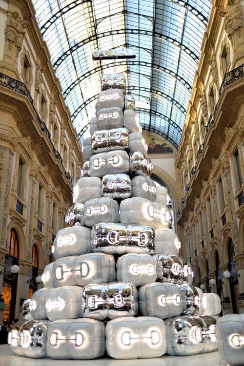 STK 6350 min R - 2023年ミラノのクリスマスツリー