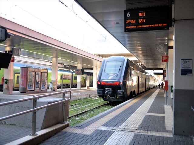 ミラノ・ポルタ・ガリバルディ駅プラットフォーム