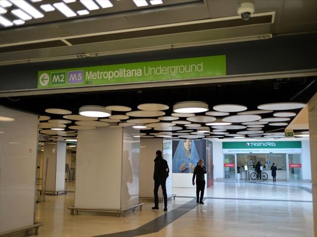 ミラノ・ポルタ・ガリバルディ駅地下鉄へのアクセス