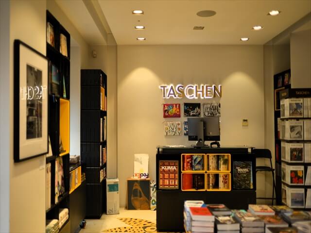 STK 6988 min R - アート・デザイン系書籍の専門店タッシェン（Taschen）