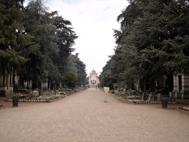 STK 7084 min R - 荘厳なミラノの記念墓地(Cimitero Monumentale)