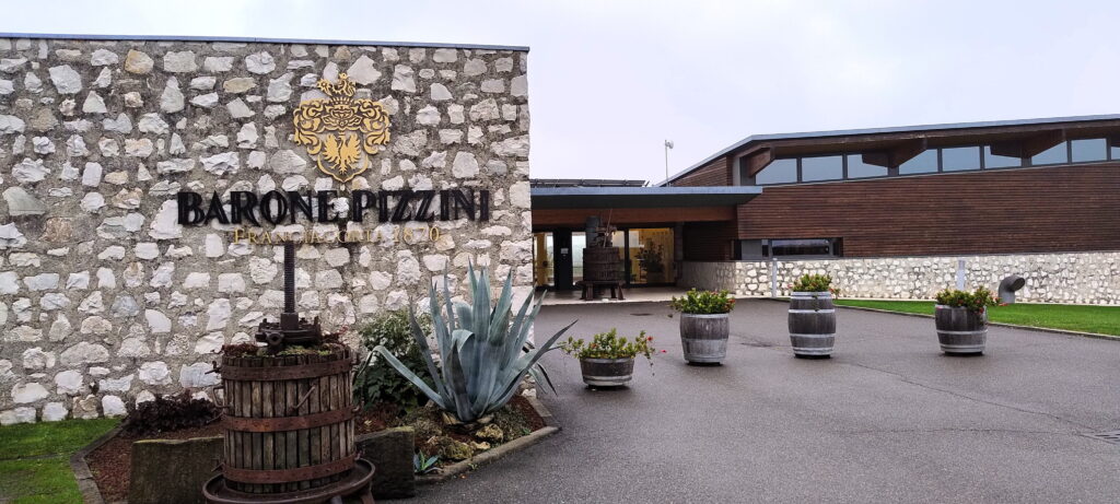 ミラノ発フランチャコルタワイナリーツアー 14 %ミラノ観光滞在を日本語でサポート 空港送迎と観光案内%