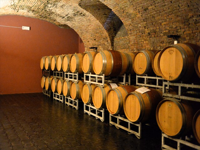バローロ vs バルバレスコの違い|味・熟成・面積・歴史で比較【ピエモンテワイン解説】 6 フレンチバリック子樽