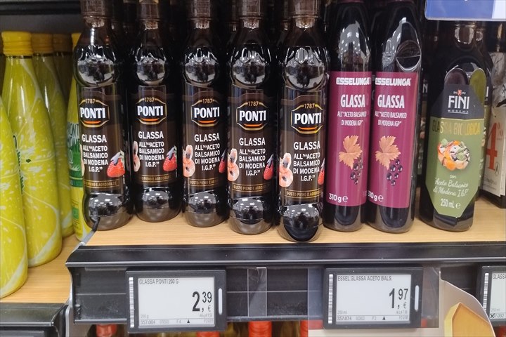 ミラノのスーパーで買えるお土産おすすめ 12 バルバレスコ酢、ペットボトル